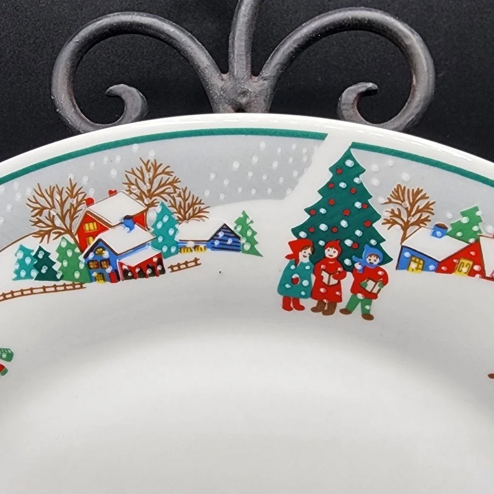 Vintage Christmas Wonderland Porcelain China 20pc‎ Dinnerware Set Holiday Design